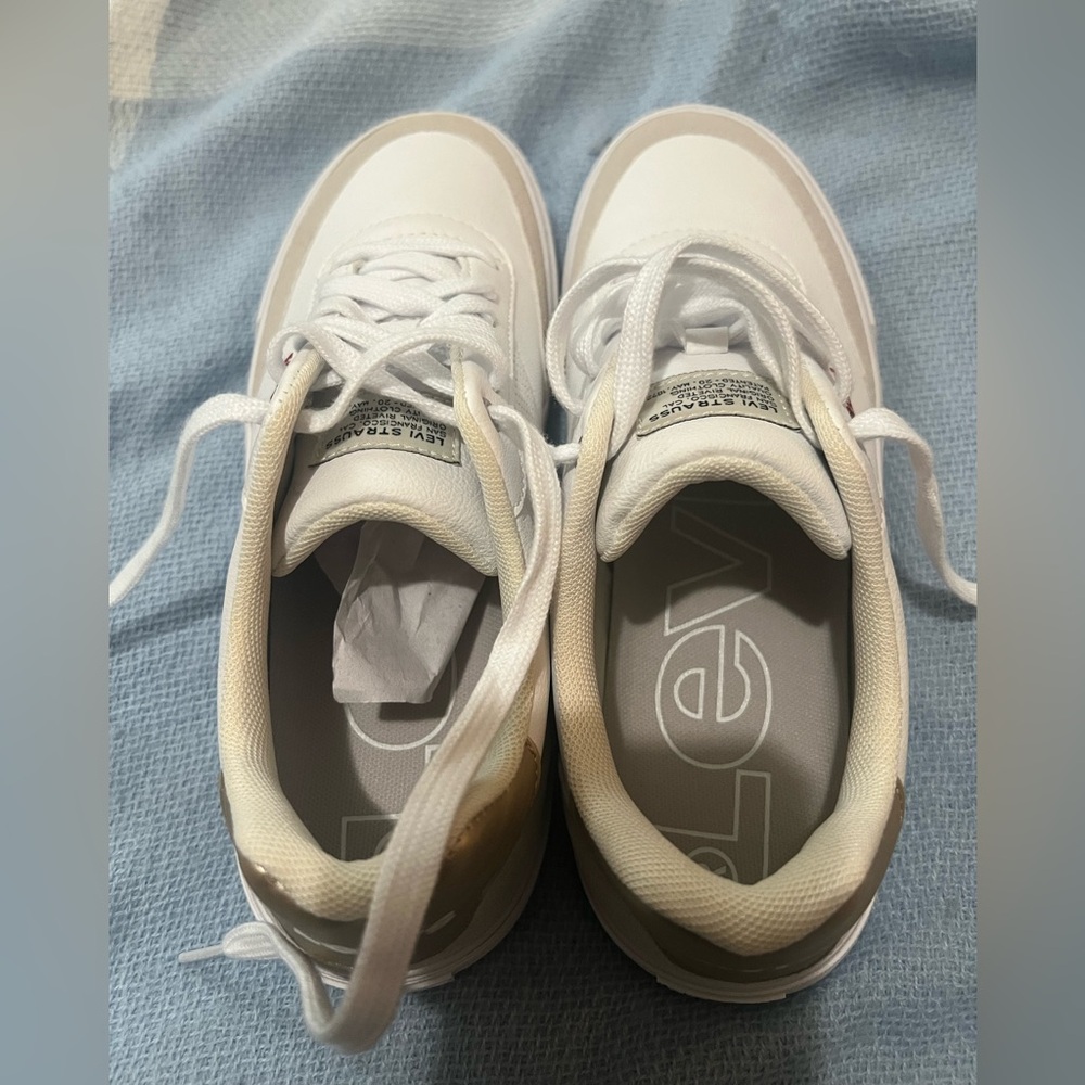 Levi's Womens size 9